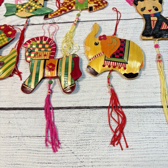 Vtg Woven Straw Bamboo Christmas Ornaments Lot 12 Vibrant Colors Animals Tassels - Picture 4 of 5